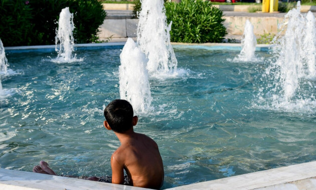 Σφοδρός καύσωνας το φετινό καλοκαίρι: «Είμαστε στην ευθεία για την καταστροφή», λέει ο Ζερεφός