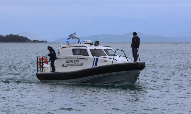 Σπέτσες: Πρόσκρουση θαλαμηγού με υδροφόρα