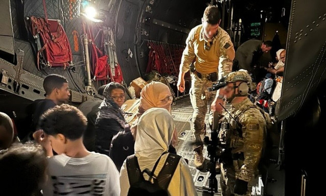 Σουδάν: Καρέ - καρέ ο απεγκλωβισμός των ομογενών - Επιστρέφουν άλλοι 20 Έλληνες απόψε