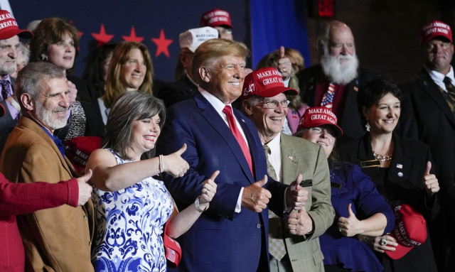 Αποθέωση Ντόναλντ Τραμπ στο Νιου Χάμσαιρ - Υποσχέθηκε να «σβήσει» τον Τζο Μπάιντεν το 2024