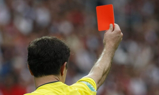 Διαιτητής - έκπληξη καρατομείται από την UEFA!