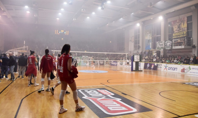 Βόλεϊ Γυναικών: Εκκένωση γηπέδου στον πρώτο τελικό για ένα καπνογόνο