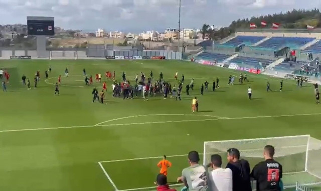 Άγρια επεισόδια σε αγώνα Κ20 - Τρομερό ξύλο μεταξύ παικτών και προπονητών (vid)