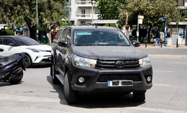 Δολοφονία Καραϊβάζ: Στην Ευελπίδων οι δύο συλληφθέντες - Φωτογραφίες