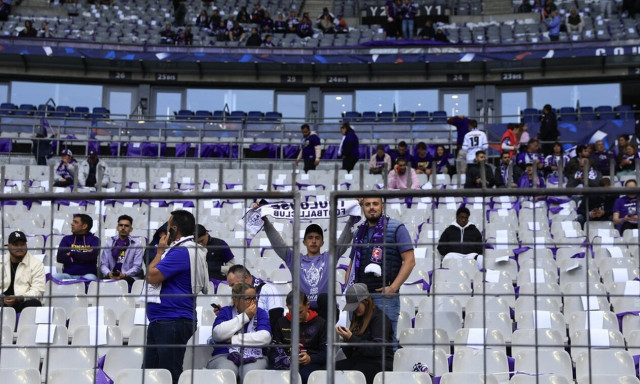 Γαλλία: Με «κόκκινες κάρτες και σφυρίχτρες» υποδέχονται τον Μακρόν οι θεατές στον τελικό ποδοσφαίρου