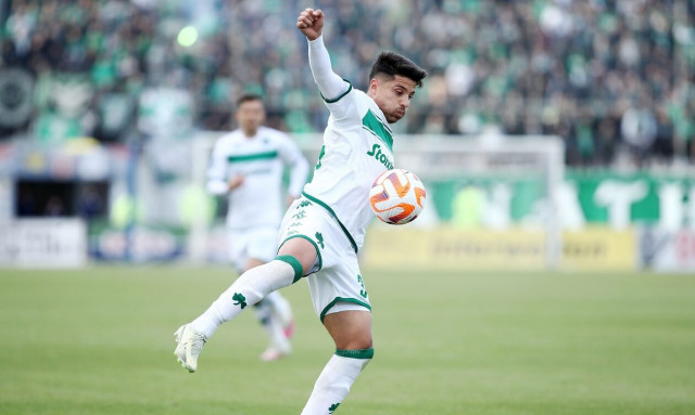 Τα μπέρδεψε η σύζυγος του Σεμπαστάν Παλάσιος, βλέποντας το πούλμαν του Αχαρναϊκού