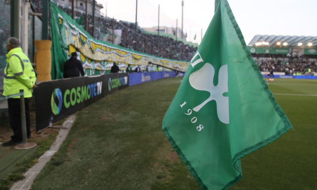 Παναθηναϊκός-ΑΕΚ: Πικάρισμα με μεζούρες στις εξέδρες (Photos)