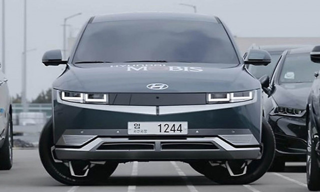 Δείτε το Hyundai που παρκάρει σαν τον κάβουρα