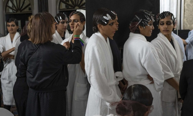 Νέα Υόρκη: Μοντέλα διαδήλωσαν κατά της εργασιακής εκμετάλλευσης - Η «σκοτεινή» όψη της μόδας