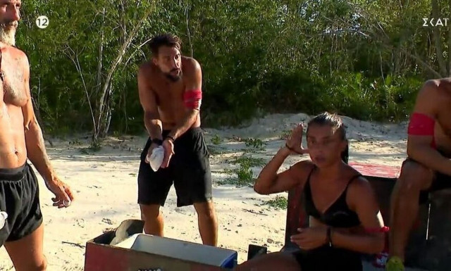 Survivor All Star: Έξαλλος ο Σάκης Κατσούλης με τη Μαριαλένα Ρουμελιώτη - «Προσπαθώ να σε βοηθήσω»