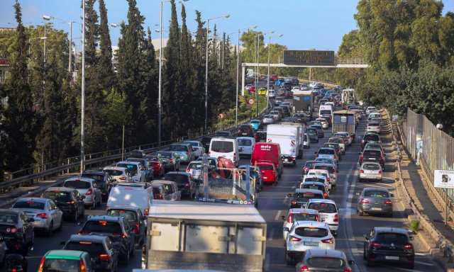 Κίνηση: «Φρακαρισμένος» ο Κηφισός - Τροχαίο στο ρεύμα προς Λαμία
