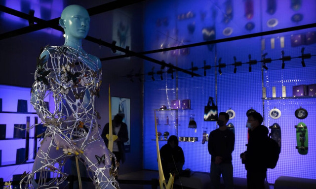 SOS από τον «νονό» της τεχνητής νοημοσύνης: «Τα chatbot θα γίνουν σύντομα πιο έξυπνα από εμάς»