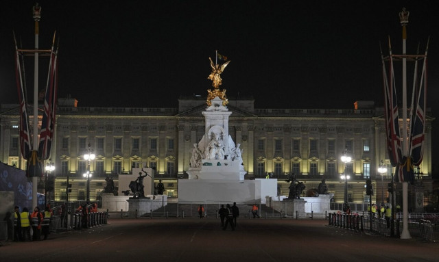 Συναγερμός στο Λονδίνο: Σύλληψη υπόπτου έξω από τα Ανάκτορα του Μπάκιγχαμ