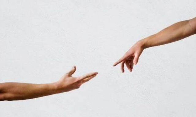 Η παράξενη θεωρία που εξηγεί τον λόγο που οι περισσότεροι άνθρωποι είναι δεξιόχειρες