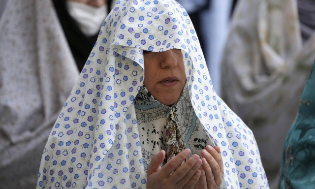 Ιράν: Δύο Ιρανές ηθοποιοί παραπέμπονται στη δικαιοσύνη επειδή έβγαλαν τη μαντίλα τους σε εκδήλωση