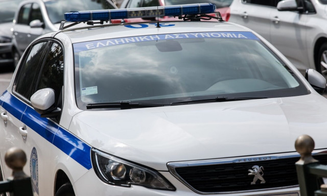 Γλυφάδα: Μαφιόζικο χτύπημα σε λιμενικό πίσω από τη χειροβομβίδα «βλέπει» η ΕΛ.ΑΣ.