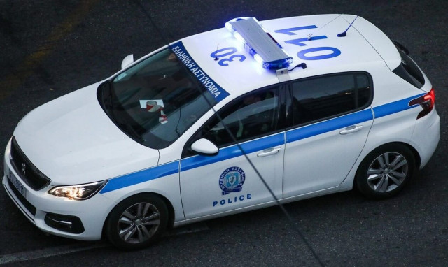 Συνελήφθησαν δύο άτομα που λήστευαν πρατήρια υγρών καυσίμων στα νότια προάστια της Αττικής