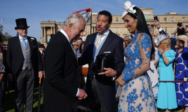 Κάρολος: Ξεκίνησαν οι εορτασμοί - Πάρτι με τη συμμετοχή του Λάιονελ Ρίτσι στους κήπους του Μπάκιγχαμ