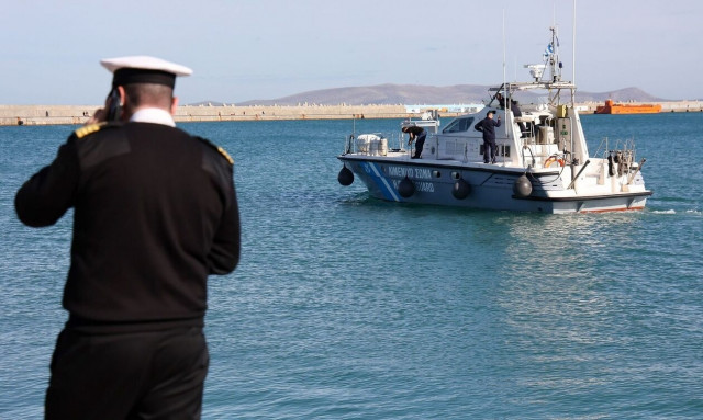 Σαντορίνη: Σκάφος προσάραξε σε βραχώδη περιοχή - Σε ισχύ το τοπικό σχέδιο αντιμετώπισης ρύπανσης