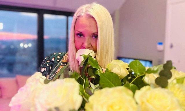 Ρούλα Κορομηλά: Δημοσίευσε φωτογραφίες από τα παλιά με μαγιό