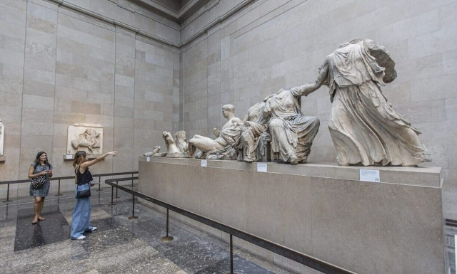 Το Bloomberg για τα Γλυπτά του Παρθενώνα: «Δεν είναι της Βρετανίας για να τα κρατήσουμε»
