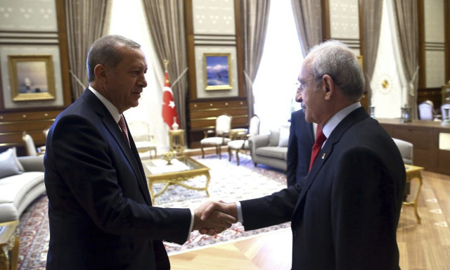 Πώς βλέπει η Δύση τις τουρκικές εκλογές:  Προτιμά Ερντογάν ή Κιλιτσντάρογλου;