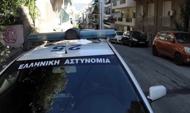 Διάρρηξη στο Νέο Ηράκλειο: Ακινητοποίησαν γυναίκα και άρπαξαν χρυσές λίρες και κοσμήματα