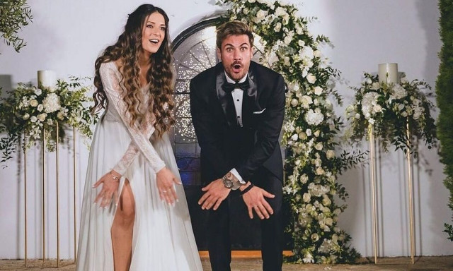 Άκης Πετρετζίκης: Βάφτισε την κόρη του - Το ιδιαίτερο όνομα που επέλεξαν με τη σύζυγό του