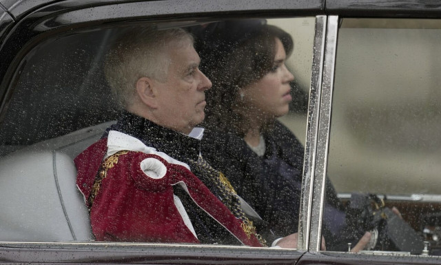 Στέψη Καρόλου: Αποδοκίμασαν τον πρίγκιπα Άντριου στην τελετή