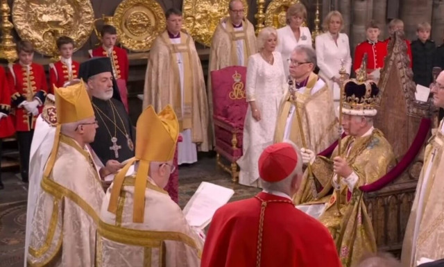 Ο Αρχιεπίσκοπος Θυατείρων και Μεγάλης Βρετανίας στη στέψη του βασιλιά Καρόλου