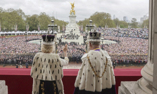 Στέψη βασιλιά Καρόλου: «God Save the King» - Παράδοση και λάμψη με το βλέμμα στον 21ο αιώνα