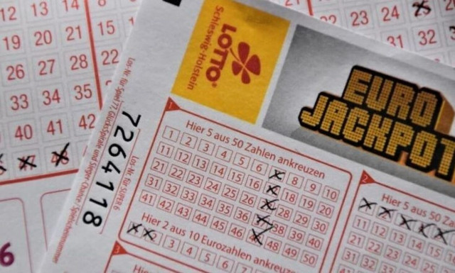 Γυναίκα κέρδισε ένα απίστευτο ποσό στη λοταρία - Έπαιξε αριθμούς που... είδε στον ύπνο της