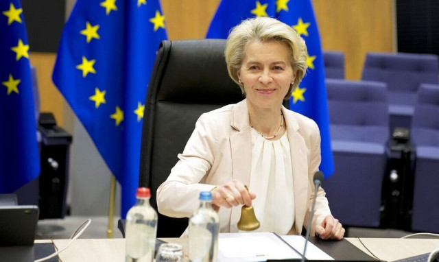 Ούρσουλα φον ντερ Λάιεν: Τα συγχαρητήριά μου στον βασιλιά Κάρολο Γ' και στη βασίλισσα Καμίλα