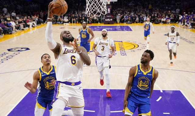 NBA: Οι πρωταθλητές Ουόριορς «υποκλίθηκαν» στον «βασιλιά» ΛεΜπρον Τζέιμς – Έκαναν το 2-1 οι Χιτ