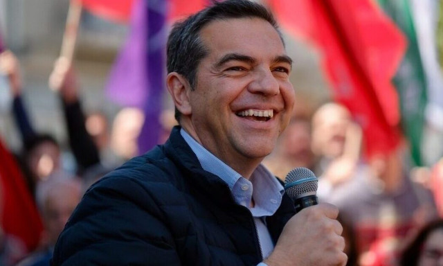 Tsipras: Government announcements of last-minute benefits show panic