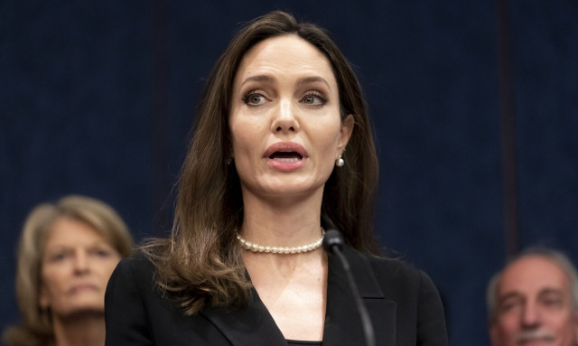 Αντζελίνα Τζολί: Συγκινεί μιλώντας για τον θάνατο της μητέρας της - «Αύριο θα ήταν τα 73α γενέθλια»