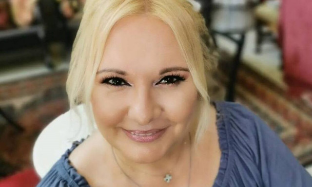 Καίτη Φίνου: Θετική στον κορονοϊό - Βίντεο από το ασθενοφόρο