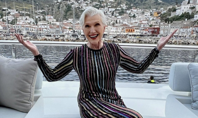 Μέι Μασκ: Διακοπές στην Ύδρα η μητέρα του Έλον Μασκ