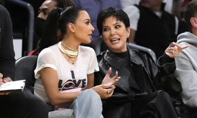 Κιμ Kαρντάσιαν: «Αγαπώ τους σπασίκλες» - Το T-shirt που φόρεσε και έγινε viral