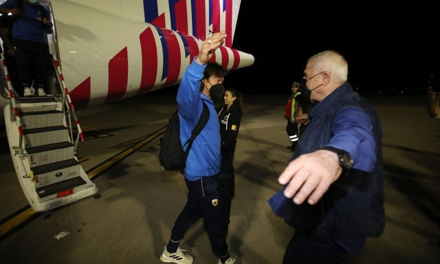 ΑΕΚ: Υποδοχή ηρώων στο «Ελ. Βενιζέλος» - Η αγκαλιά Μελισσανίδη σε Αλμέιδα (pics+vids)