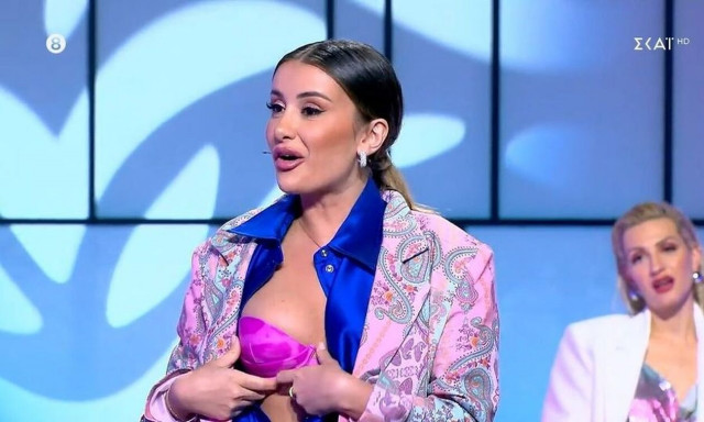 My Style Rocks: Άρχισε να γδύνεται η Emilia - «Κερασμένο από το μαγαζί;»