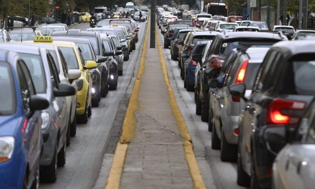 Κίνηση τώρα: Ουρές χιλιομέτρων λόγω τροχαίου στον Κηφισό