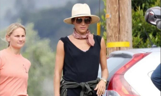 Μέγκαν Μαρκλ: Οργίασαν στα social media - Τι κρύβει κάτω από το μπλουζάκι της