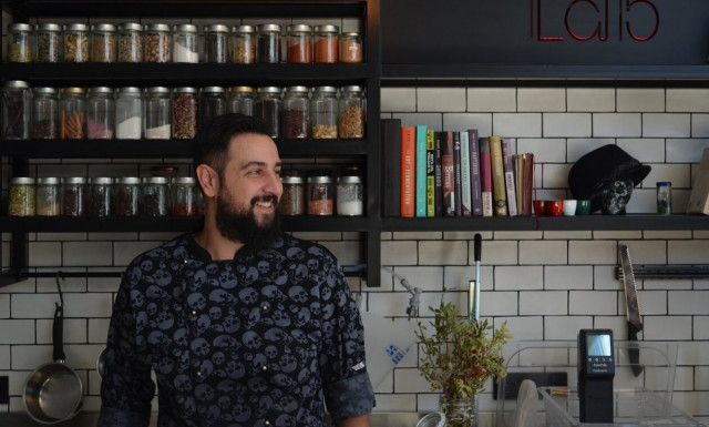 Άρης Ρούσσος: «Καλοκαιρινή σεζόν - μια ειδική συνθήκη στην εστίαση»