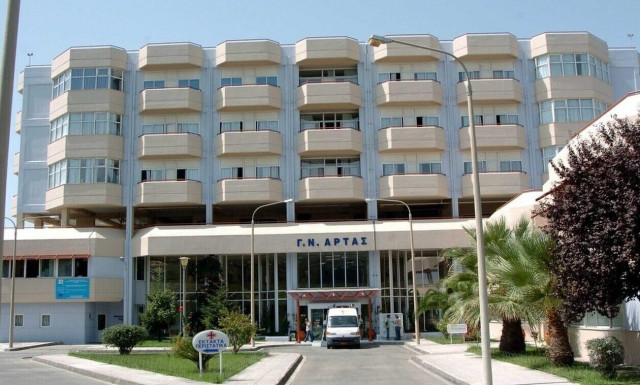 Άρτα: Κατέρρευσε ο πατέρας του μωρού και μεταφέρθηκε στην ψυχιατρική του νοσοκομείου