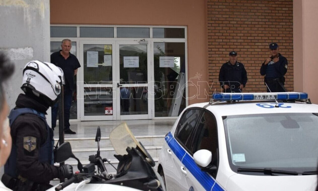 Δεν έχει τέλος η οικογενειακή τραγωδία στην Άρτα: Στην Ψυχιατρική ο πατέρας, υποβασταζόμενη η μητέρα