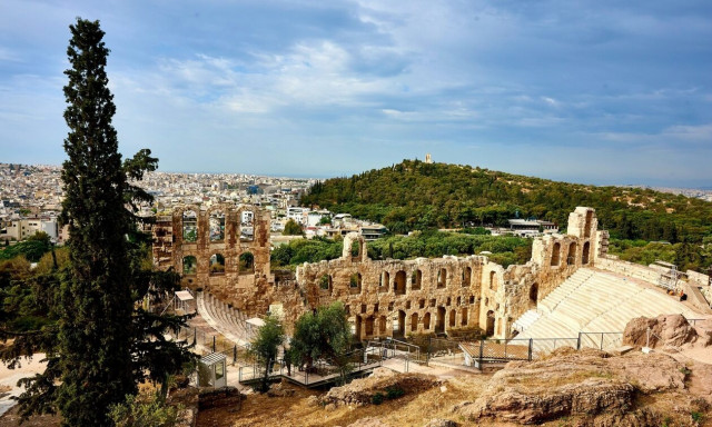 Wiener Zeitung: Ανθεί ο τουρισμός στην Ελλάδα, 1η επιλογή στους Αυστριακούς - Τι δηλώνει ο Κικίλιας