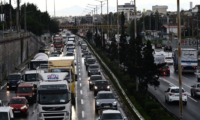 Κίνηση: Μποτιλιαρισμένος ο Κηφισός - Ακινητοποιημένο φορτηγό στην κάθοδο