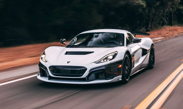Δείτε το Rimac Nevera να ξεπερνά τα 300 χλμ./ώρα