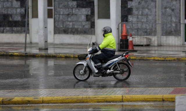 Nέο Ηράκλειο: Ντελιβεράς ξυλοκόπησε άγρια μητέρα και γιο επειδή του έκαναν παρατήρηση